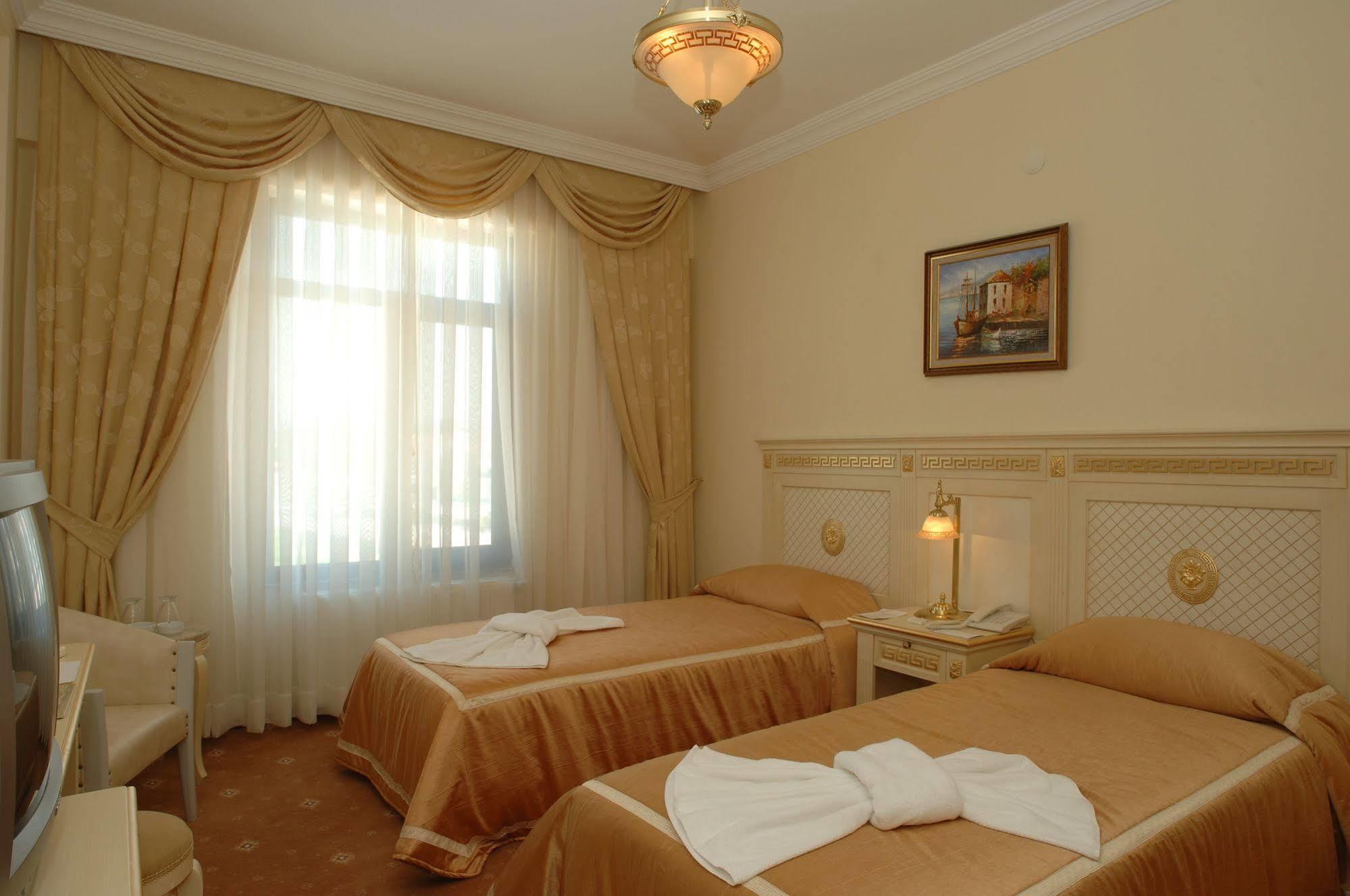 Gure Saruhan Thermal Akcay  Exterior photo